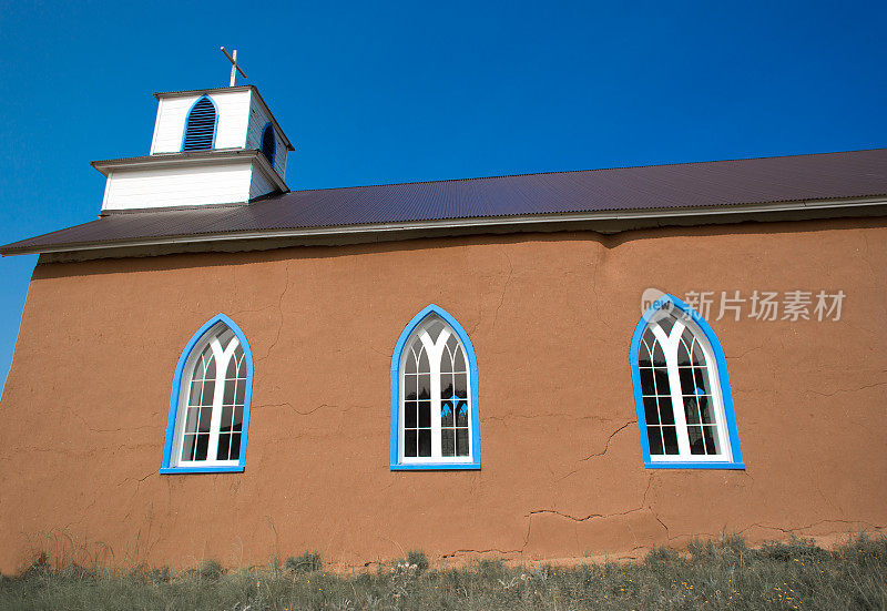 La Cueva(莫拉县)，NM: San Rafael Church Side View